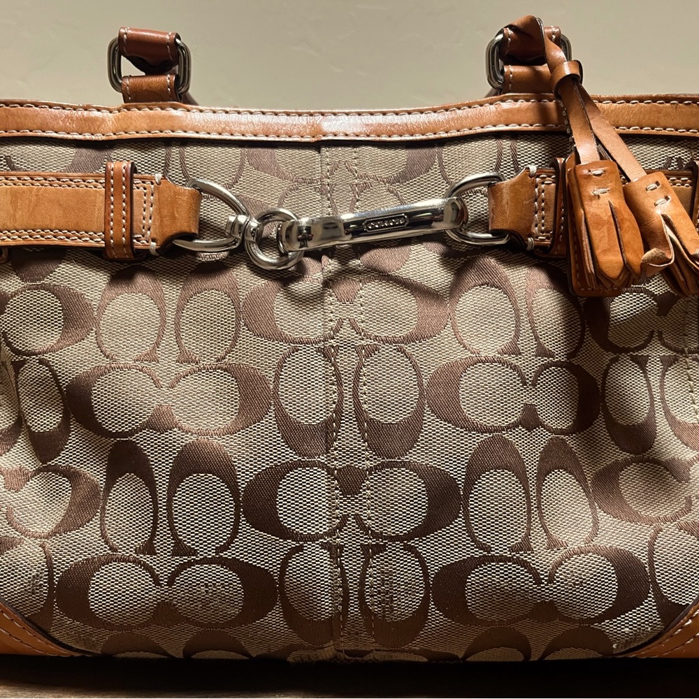 Vintage Tan Coach Hampton Signature Logo Bag.